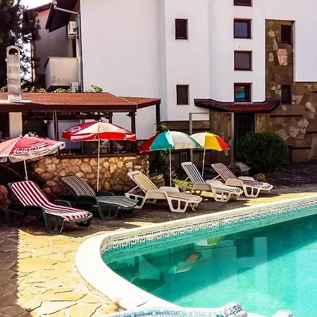 בית נופש Chic Bungalow With Rooftop Terrace Access And וארנה