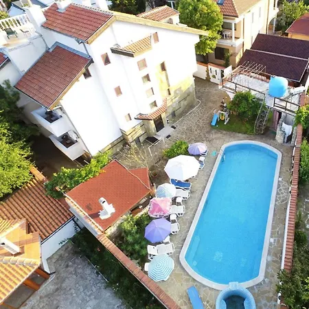 Chic Bungalow With Rooftop Terrace Access And בית נופש