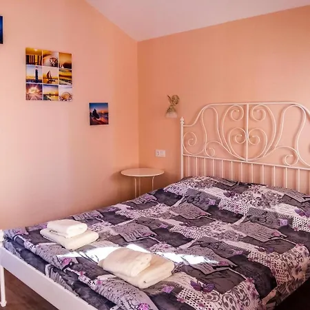 בית נופש Chic Bungalow With Rooftop Terrace Access And וארנה